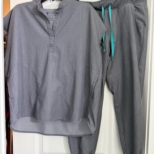 Figs Gray Scrub Set with Teal Drawstrings